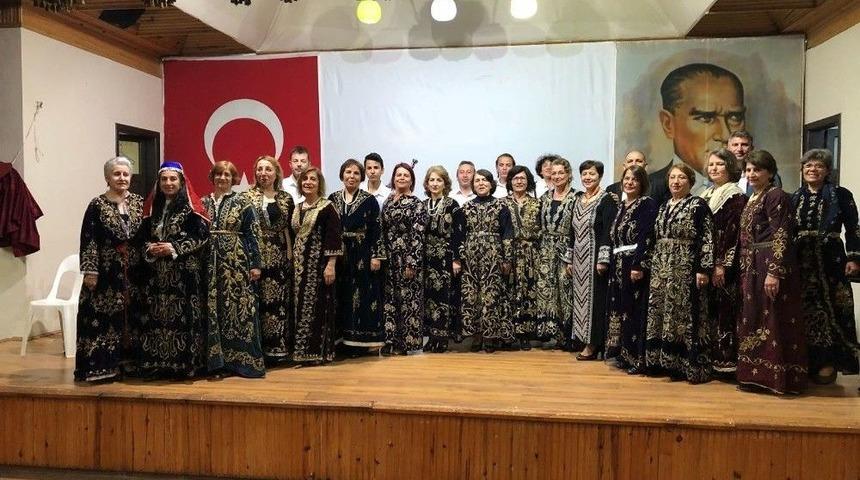 Eğirdi&rsquo;de &lsquo;bir T&uuml;rk&uuml;d&uuml;r Eğirdir&rsquo; Korosu G&ouml;z Kamaştırdı
