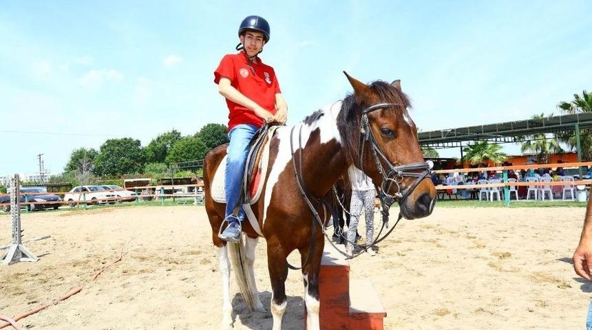 Manavgat Belediyesi&rsquo;nden &Ouml;zel &Ccedil;ocuklara At &Ccedil;iftliği S&uuml;rprizi