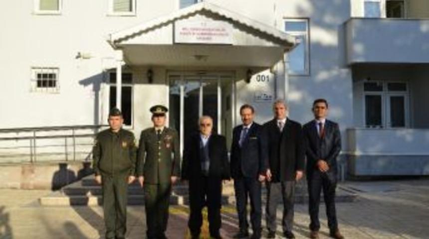 Vali Şent&uuml;rk, Askerlik Şubesi Başkanı Harun Ağa&ccedil;&rsquo;ı Ziyaret Etti