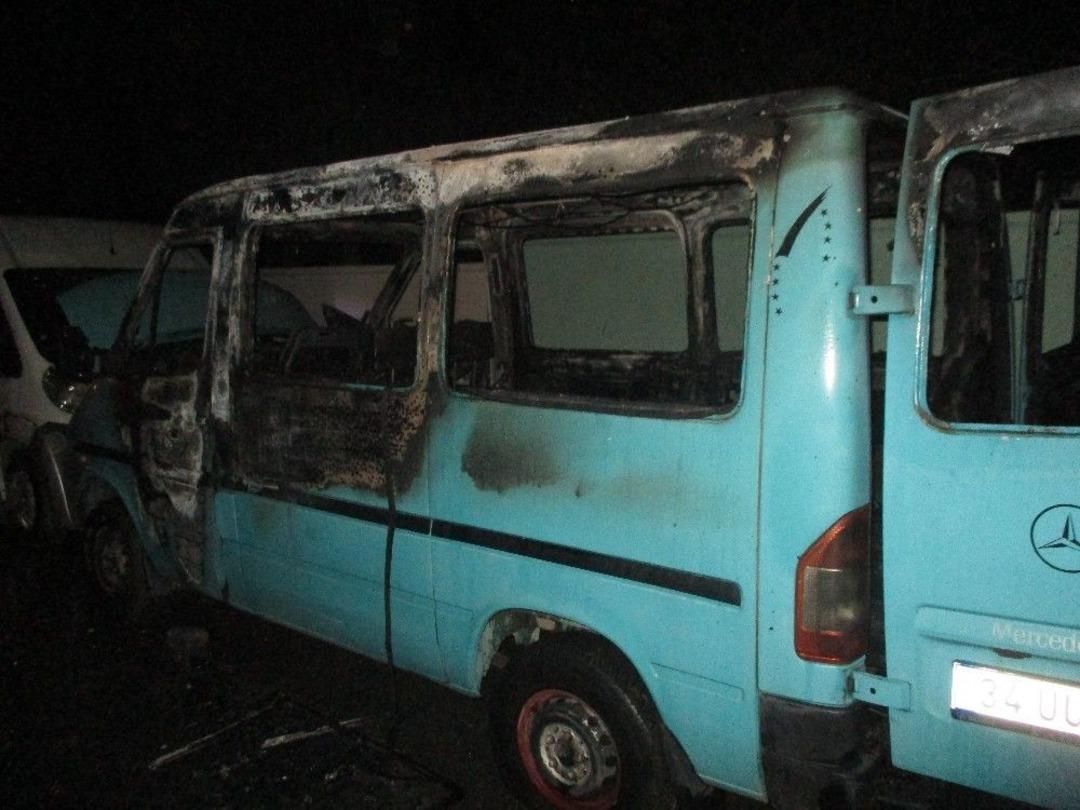 (&ouml;zel) &Uuml;mraniye&rsquo;de 2 Ara&ccedil; Kundaklandı