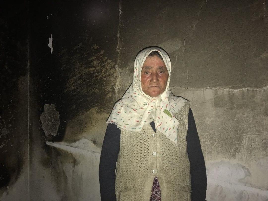 Yalnız Yaşayan Kadının Evine Yıldırım D&uuml;şt&uuml;