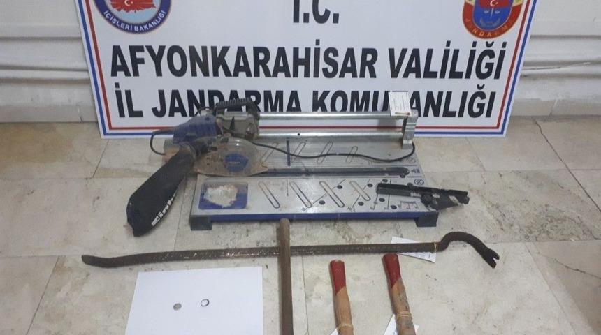 Ka&ccedil;ak Kazı Yaparken Su&ccedil;&uuml;st&uuml; Yakalandılar