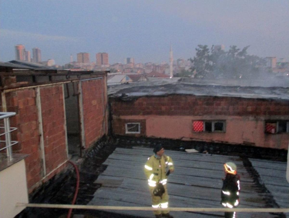 Kartal&rsquo;da Atık Kağıtların Toplandığı Depoda Korkutan Yangın