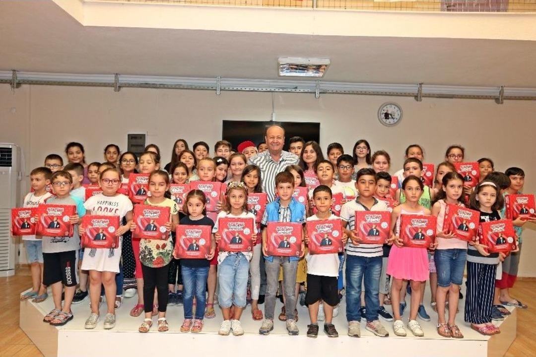 Efeler Belediyesi&rsquo;nden &Ccedil;ocuklara Anlamlı Karne Hediyesi