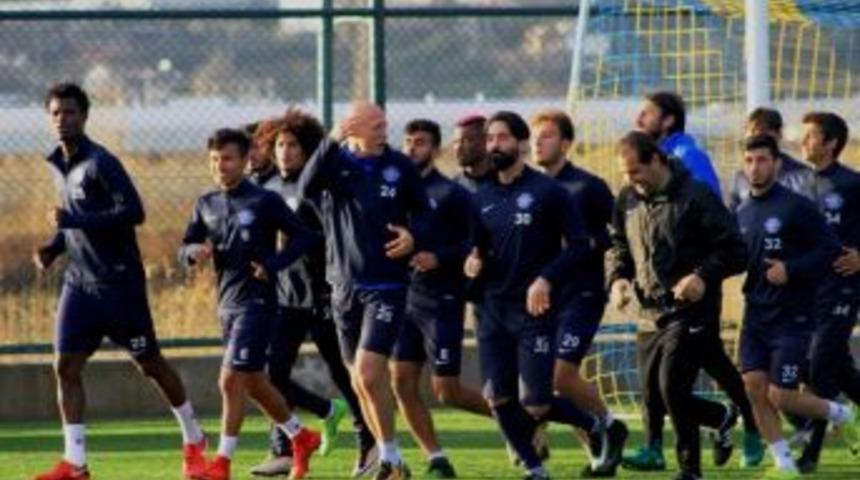 Adana Demirspor&rsquo;da Aydın Yılmaz Ve Kubilay S&ouml;nmez Kampa Katıldı
