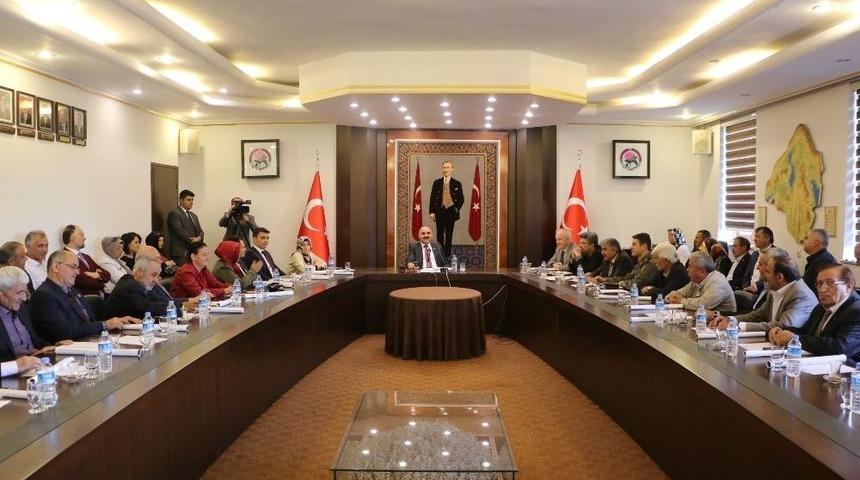 Isparta&rsquo;daki Muhtarlar Toplantısında Eğitim Vurgusu
