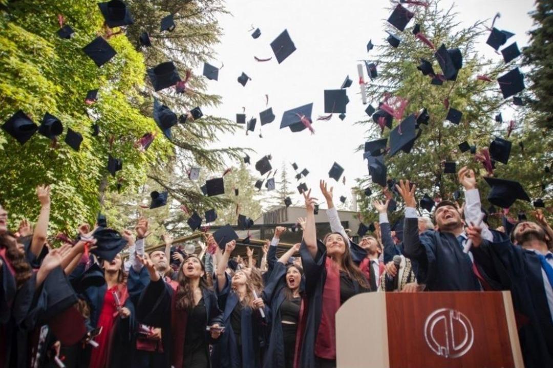 Geleceğin Hukuk&ccedil;uları Coşkuyla Uğurlandı