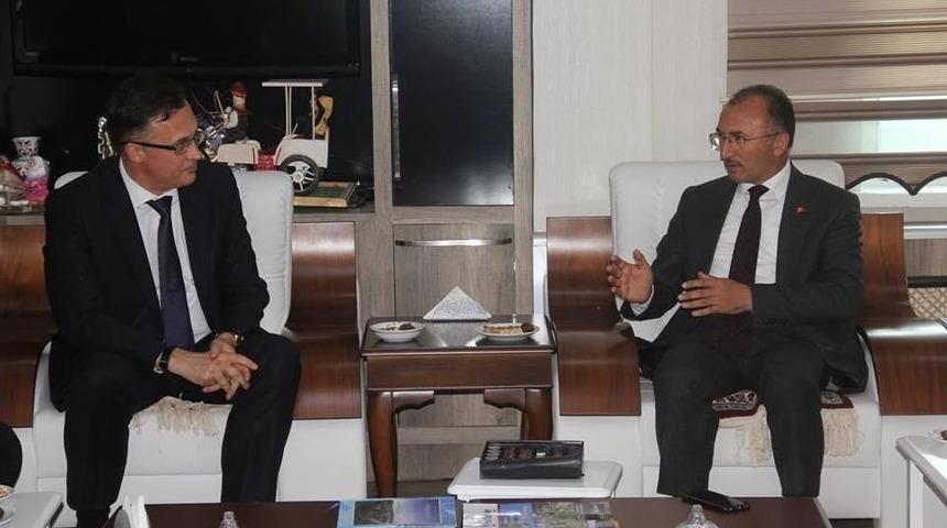 Belarus Cumhuriyeti Ankara B&uuml;y&uuml;kel&ccedil;isi Savınykh&rsquo;dan, Başkan K&ouml;ksoy&rsquo;a Ziyaret