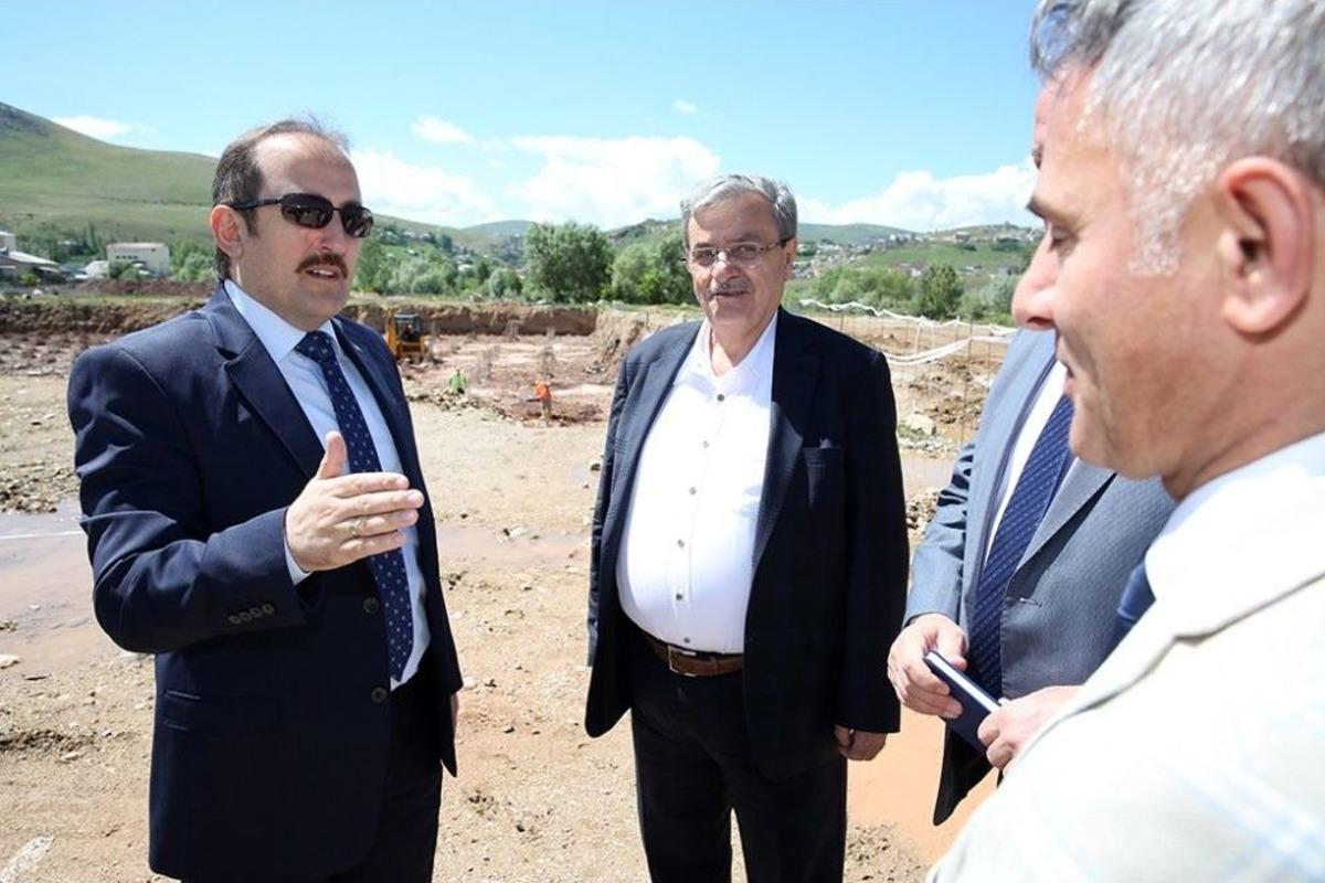 Vali Pehlivan K&uuml;lt&uuml;r Han İnşaatında İncelemelerde Bulundu