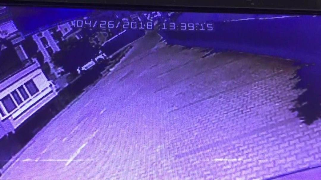 &Ouml;ğrenci Ve İş&ccedil;i Servisinin &Ccedil;arpışma Anı G&uuml;venlik Kamerasına Yansıdı