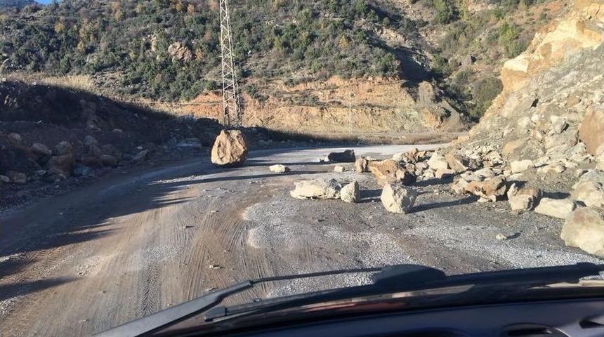 Dev Kayalar Yola D&uuml;şt&uuml;