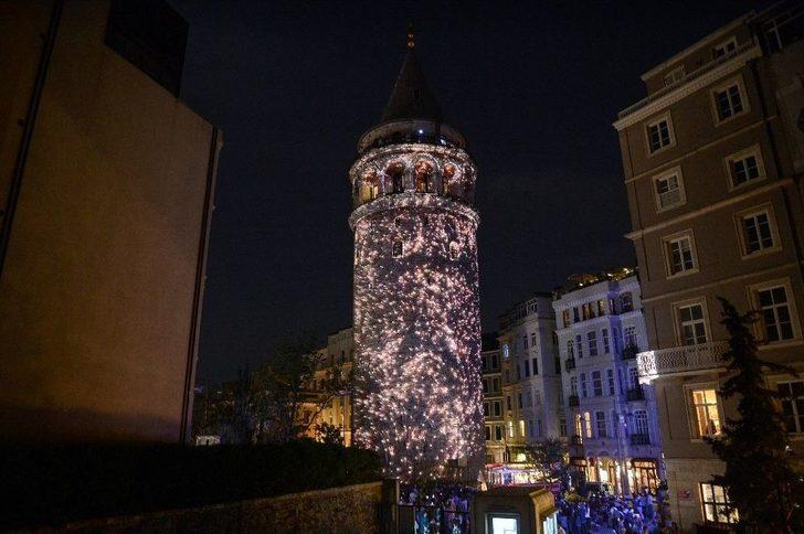 Galata Kulesi’ne Yansıtılan Görsel Şov Havadan Görüntülendi G1