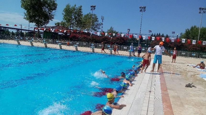 &Ccedil;ocuklar Sodes Projesi İle Havuzla Buluştu