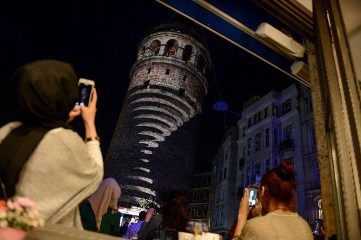 Galata Kulesi’ne Yansıtılan Görsel Şov Havadan Görüntülendi G4