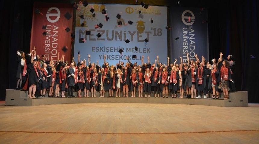 Eskişehir Meslek Y&uuml;ksekokulu Mezunlarını Uğurladı