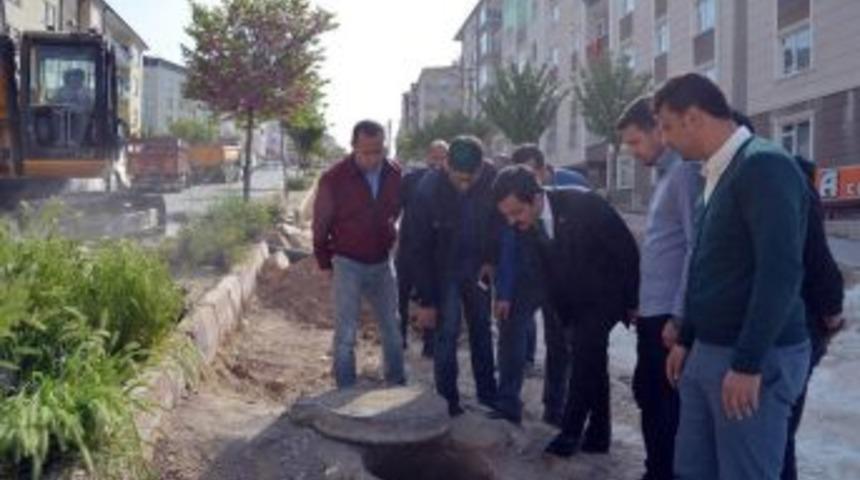 Belediye Başkanı Bahçeci, Yol Yapım Çalışmalarını Yerinde İnceledi