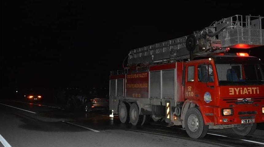 Ağrı&rsquo;da Seyir Halinde Olan Otomobil Alev Aldı