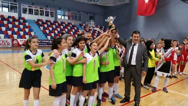 Sahası Olmayan Okul Futsal Şampiyonu Oldu