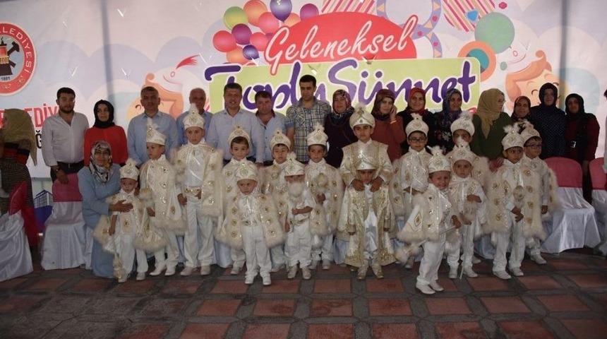 Ak Partili &Ouml;zkan, Toplu S&uuml;nnet Ş&ouml;lenine Katıldı