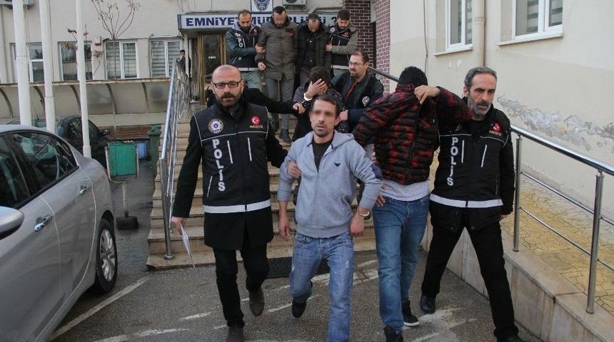 Bursa&rsquo;da Uyuşturucu Operasyonu: 17 G&ouml;zaltı
