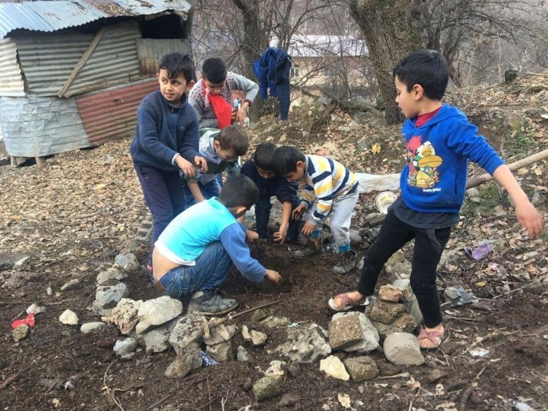 Sınır &Ccedil;ocuklarının Bayrak Sevgisi