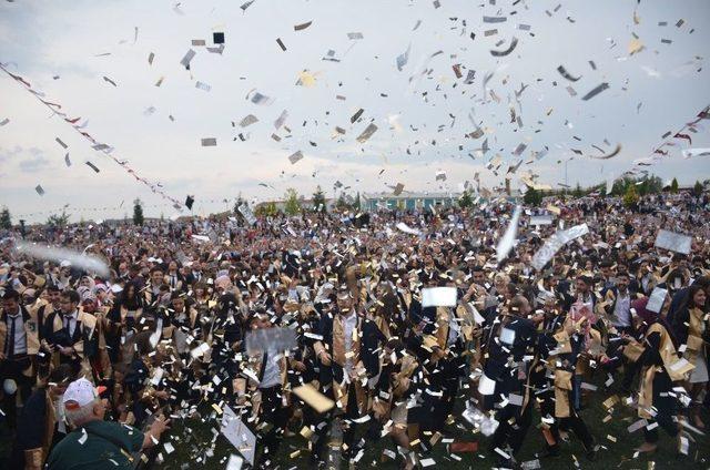 Bilecik Şeyh Edebali Üniversitesi’nde Bin 380 Öğrenci Kep Attı