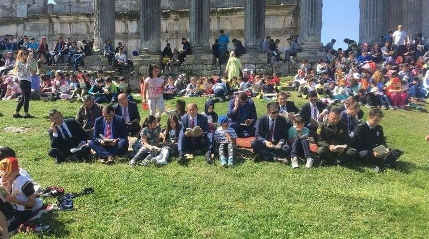 Aizonai Antik Kenti&rsquo;nde &rsquo;&ccedil;avdarhisar Okuyor&rsquo; Projesi