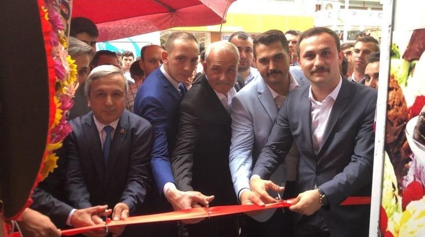 Menemen Ve Urla&rsquo;da &Uuml;lk&uuml; Ateşi Yandı