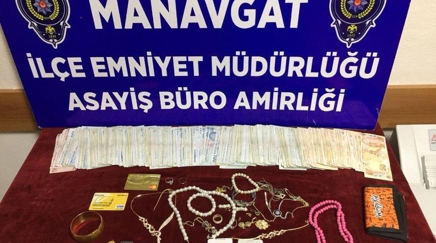 Suriyeli Hırsız &Ccedil;aldığı Paralarla Yakalandı