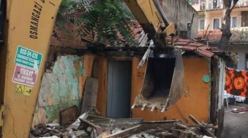 Osmangazi&rsquo;de Metruk Binalar Yıkılıyor