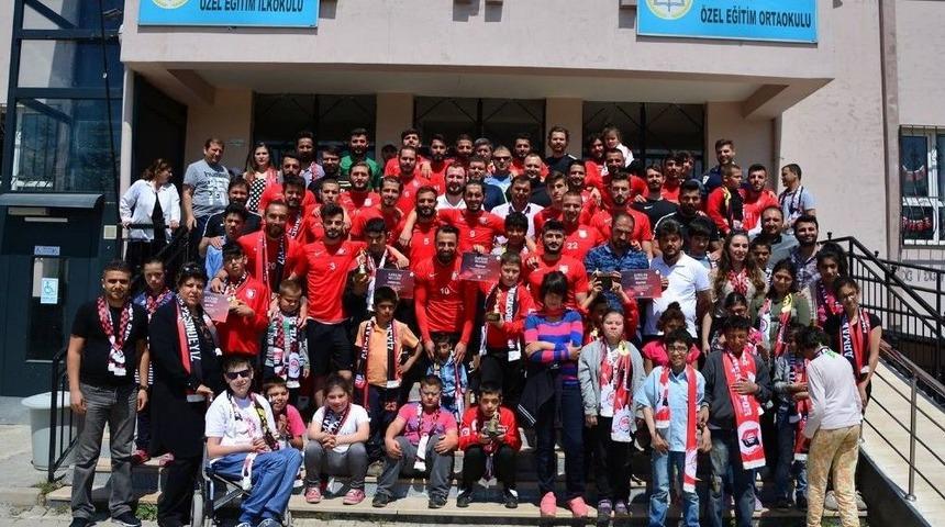 Uşak’ta Özel Gereksinimli Çocuklar İçin Etkinlik Düzenlendi