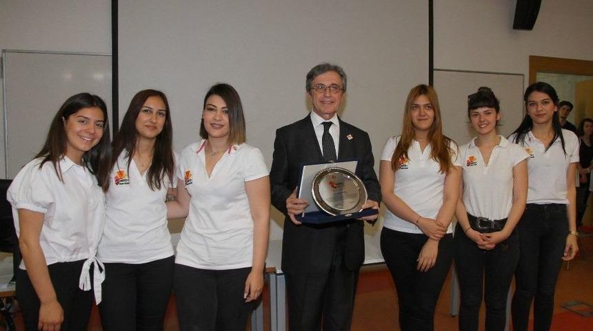 &Ouml;zince&rsquo;den Gen&ccedil;lere Dijital &Ccedil;ağ &Ouml;ğ&uuml;tleri