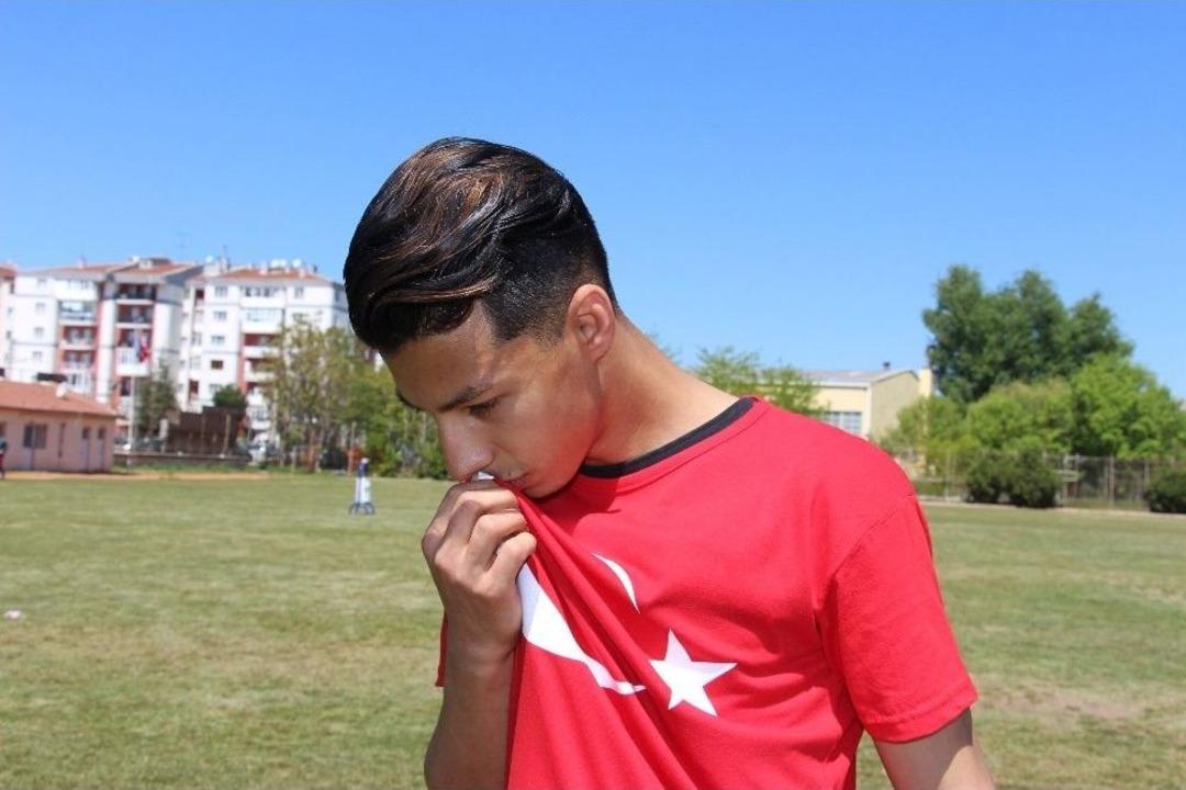 Afgan Gencin Hayali T&uuml;rk Milli Takımı&rsquo;nda Oynamak