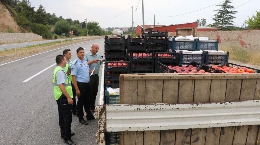 Manisa&rsquo;da Ka&ccedil;ak Meyve Ve Sebze Denetimi