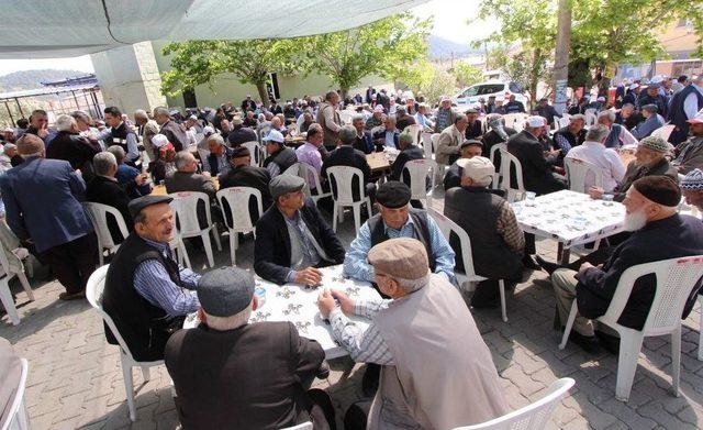 Hatıplar Mahallesinde 9. Geleneksel Hayır Yemeği Düzenlendi