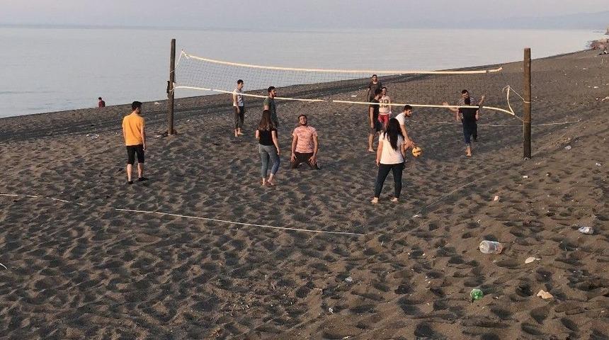 Akçakoca’da Plaj Voleybolu Sezonu Başladı