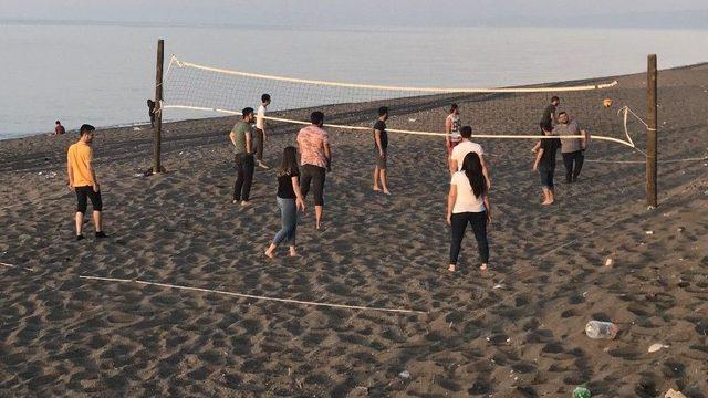 Akçakoca’da Plaj Voleybolu Sezonu Başladı