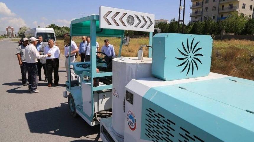 G&uuml;venli Ve Seri Ulaşımın İ&ccedil;in Yol &Ccedil;izgileri Melikgazi Belediyesince Yapılıyor