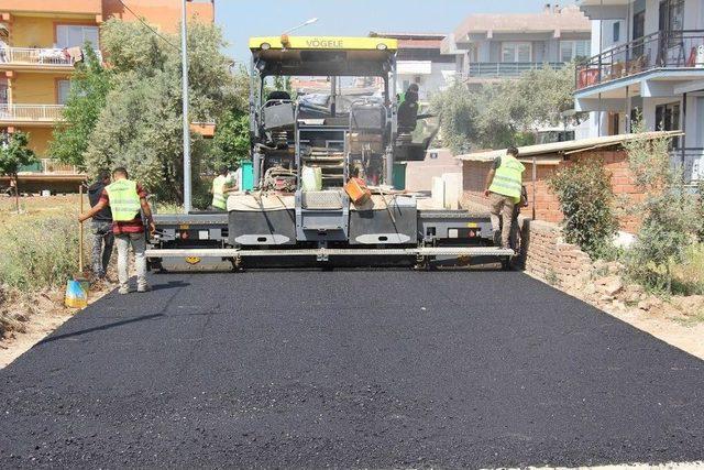 Menderes’te İlk Asfalt Döküldü