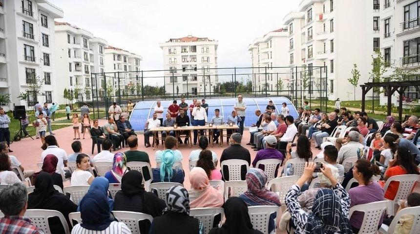 Başkan &Uuml;z&uuml;lmez Kartepelilerle Birlikte