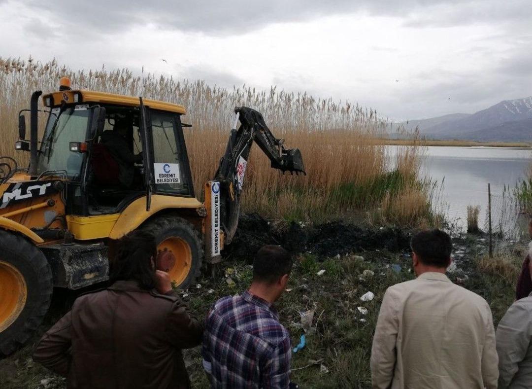 Van&rsquo;da İnci Kefali Balığını Kurtarma Operasyonu