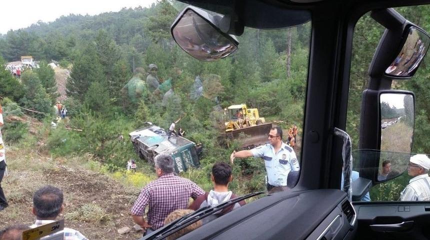 Bursa&rsquo;da Otob&uuml;s Devrildi: 2 &Ouml;l&uuml;, 25 Yaralı
