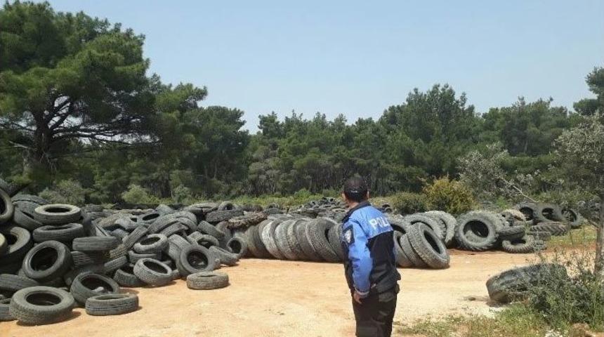 Antalya&rsquo;da Ormanlık Alana Ara&ccedil; Lastiği Bırakan 4 Kişi Yakalandı