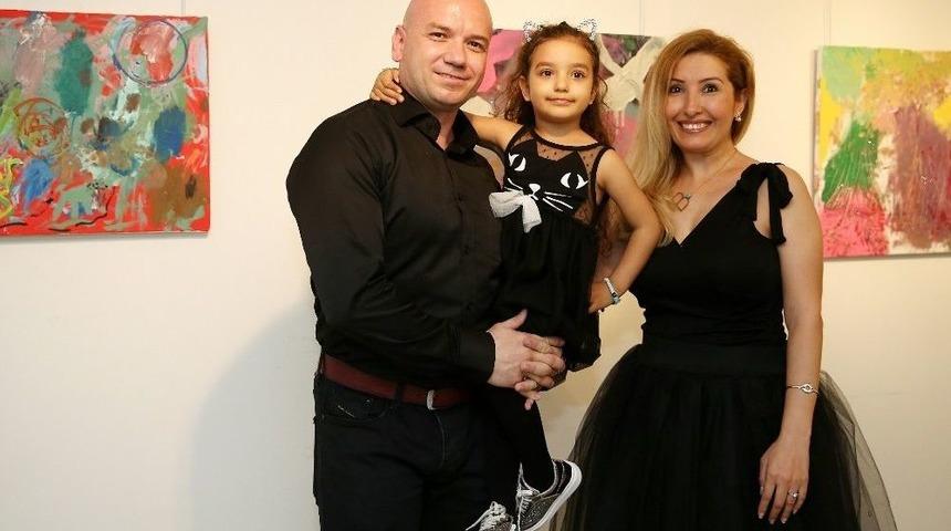 4 Yaşında İlk Sergisini A&ccedil;tı