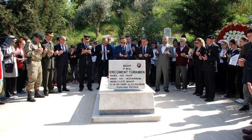 Şehit Binbaşıyı &Ouml;ğrenciler Kabri Başında Andı