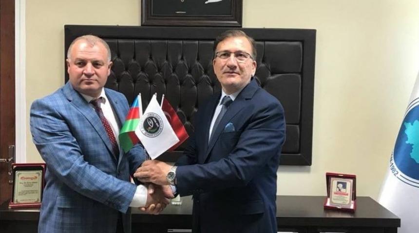 Başkan G&uuml;lbey, Prof. Dr. Akbaş&rsquo;ı Ziyaret Etti