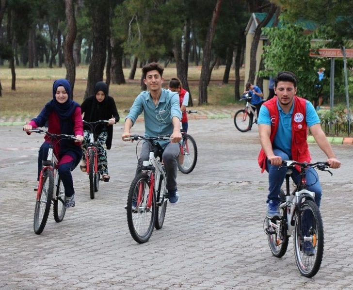 Manisa’daki Gençlik Merkezi Gönüllüleri Piknikte Buluştu G4