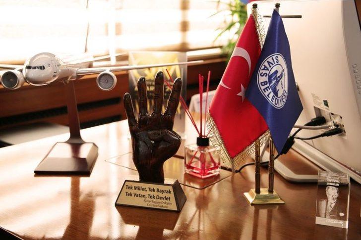 Rabia İşaretini Ahşaba İşledi G5