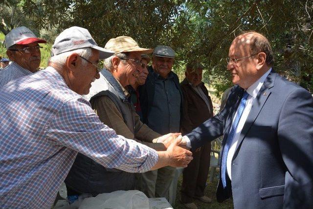 Başkan Özakca,n Dalama Mahallesindeki 30 Yıllık Yemek Hayrına Katıldı