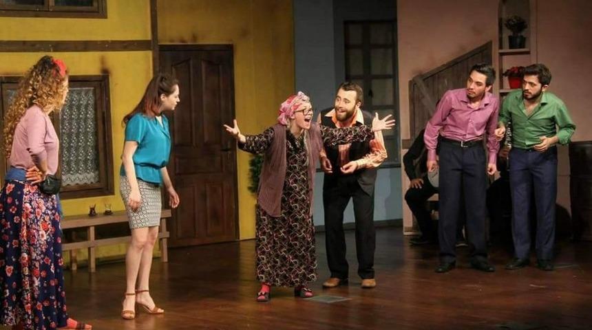 &lsquo;&rsquo;sui Generis Tiyatro&rsquo;&rsquo; Ekibi Ayvalık Yolcusu